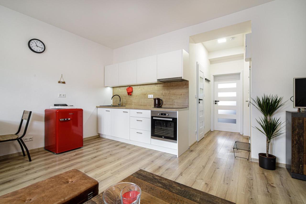 Apartment Hotel Stud Mb اوسترافا المظهر الخارجي الصورة