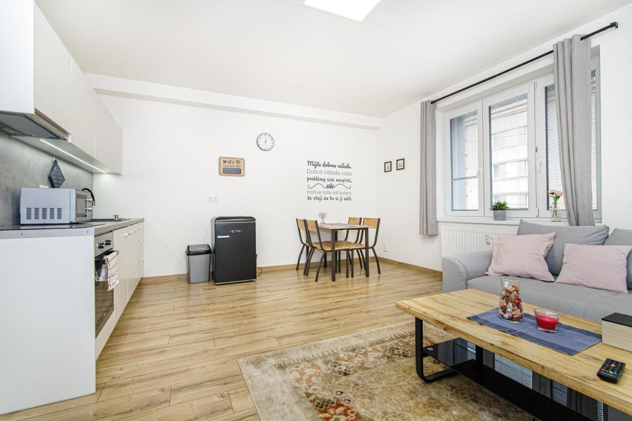 Apartment Hotel Stud Mb اوسترافا المظهر الخارجي الصورة