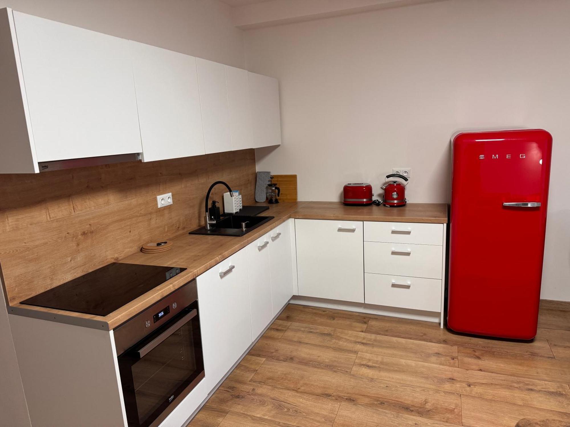 Apartment Hotel Stud Mb اوسترافا المظهر الخارجي الصورة